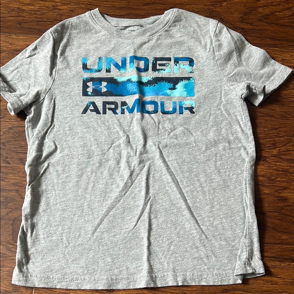 Under Armour Heather Gray Tee with Vibrant Blue Logo boys YS